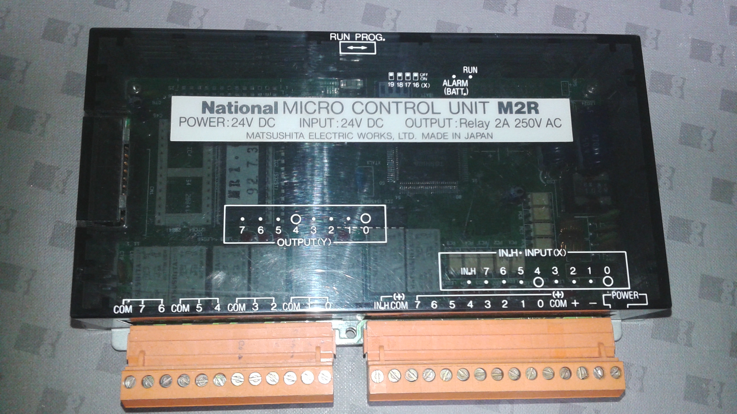 NATIONAL MICROCONTROL UNIT M2R